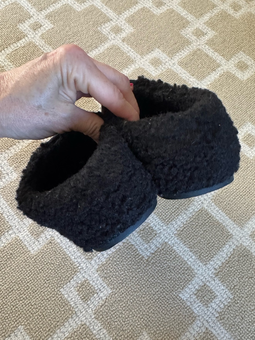 Bombas Sherpa Slippers Black Cozy Indoor Slip-On Shoes Women’s 5 - Picture 6 of 9